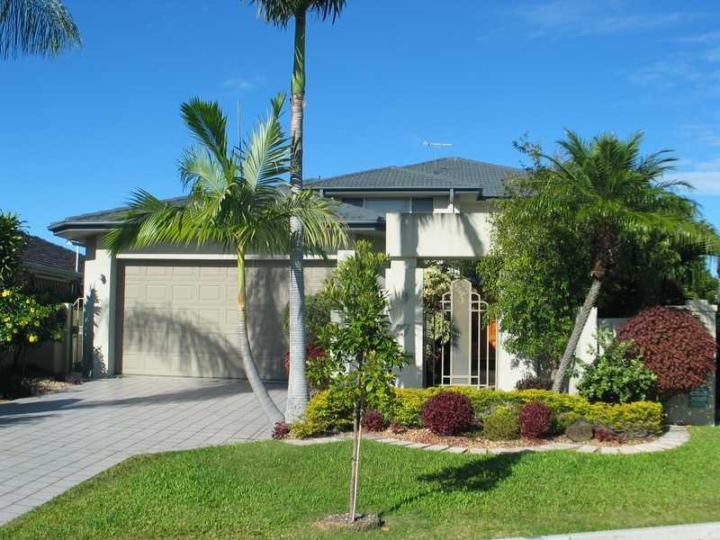 27 Donegal Crescent, Bundall QLD 4217